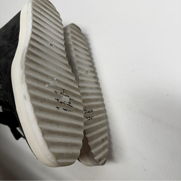 Paige Grey Suede Sneaker Wedge ..laces w/side zippers Size 9 - Picture 7 of 9